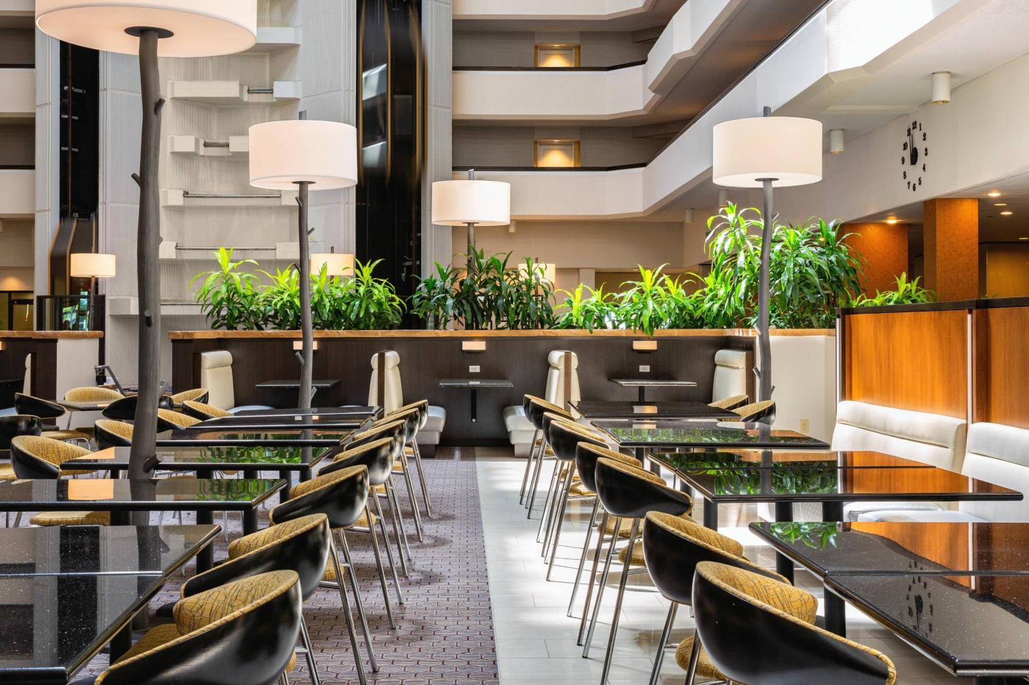 Sheraton Уест Де Мойн Екстериор снимка