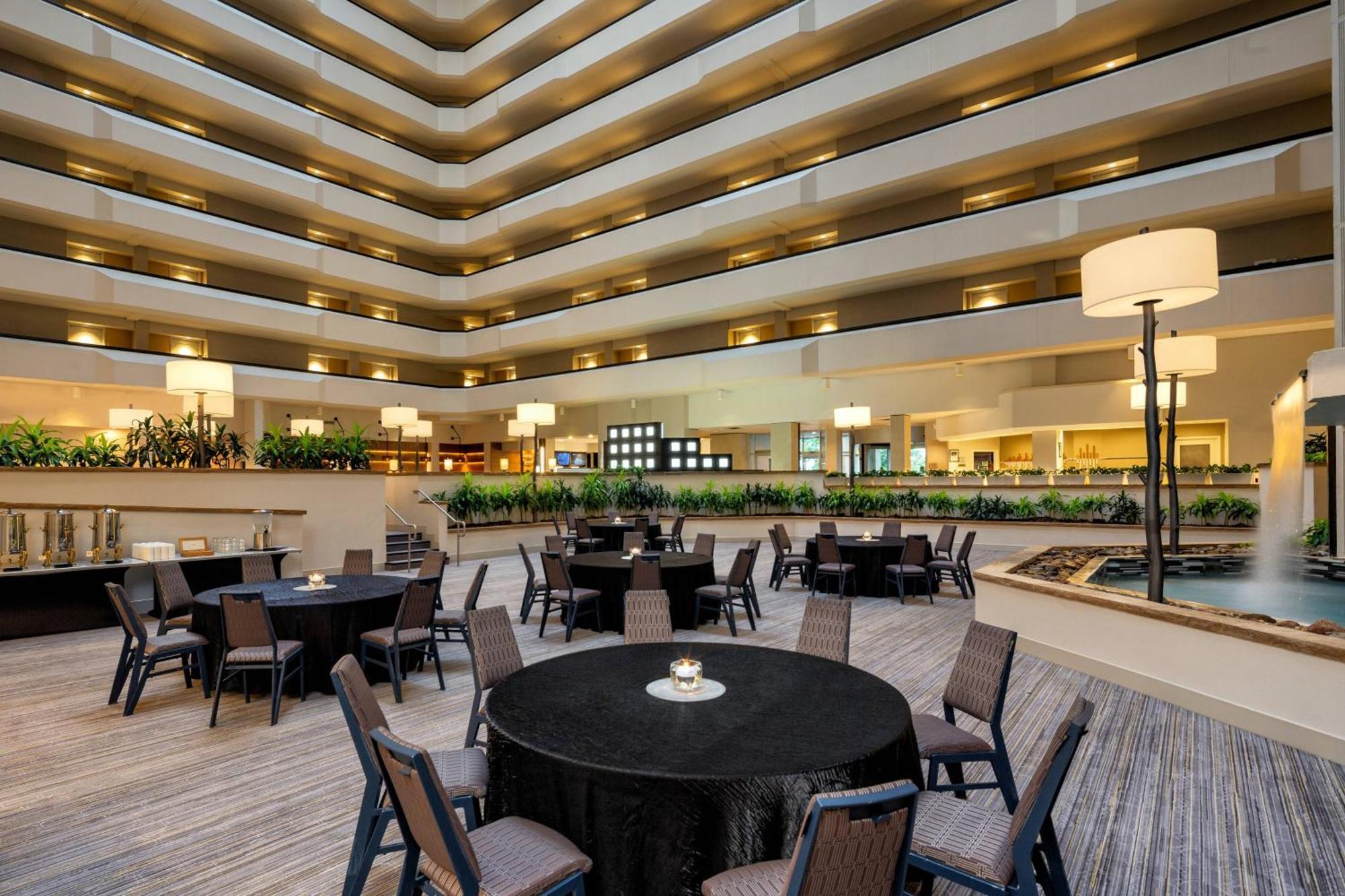 Sheraton Уест Де Мойн Екстериор снимка